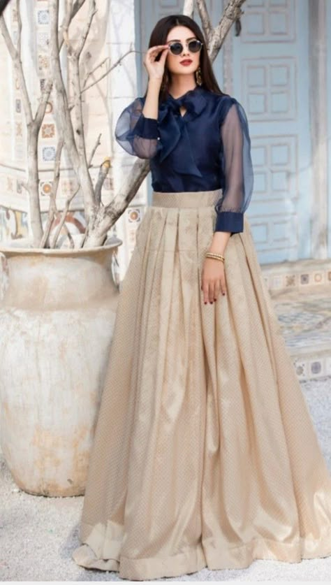 Golden Skirt, Long Skirt Top Designs, Onam Outfits, Long Skirt And Top, Long Blouse Designs, Top Azul, Long Bow, Lehenga Designs Simple, Frock Fashion