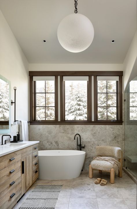 A Significant Remodel Defies the Odds - Mountain Living Mountain House Bathroom Ideas, Mountain Bathroom Ideas, Mountain Modern Bathroom, Colorado Bathroom, Resort Bathroom, Mountain Bathroom, Contemporary Mountain Home, Small Master Bath, White Oak Dining Table