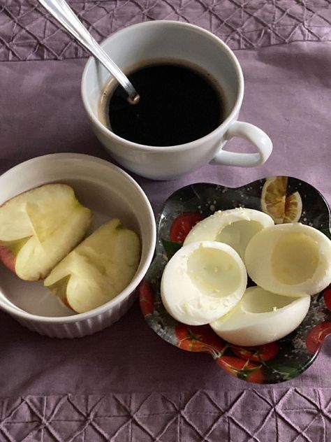 Egg Healthy Breakfast, Food Calories List, Makanan Rendah Kalori, Healthy Food Menu, Low Cal Recipes, Makanan Diet, Healthy Food Dishes, Healthy Food Motivation, Healthy Lifestyle Food