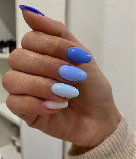 Shade Nails Different, Different Colour Blue Nails, Shades Of Blue Nail Polish, Fading Blue Nails, White To Blue Nails, Blue Nails Multicolor, Multiple Blue Nails, Blue Tone Nails, Blue Nails Different Colors