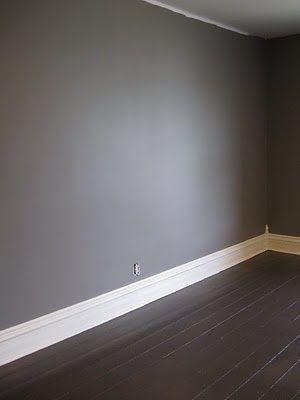 Grey walls & dark wood floors Gray Walls White Trim, Dark Wood Trim, Grey Wood Floors, Split Rock, Dark Grey Walls, Gray Walls, Victorian Farmhouse, Gray Paint, Dark Wood Floors