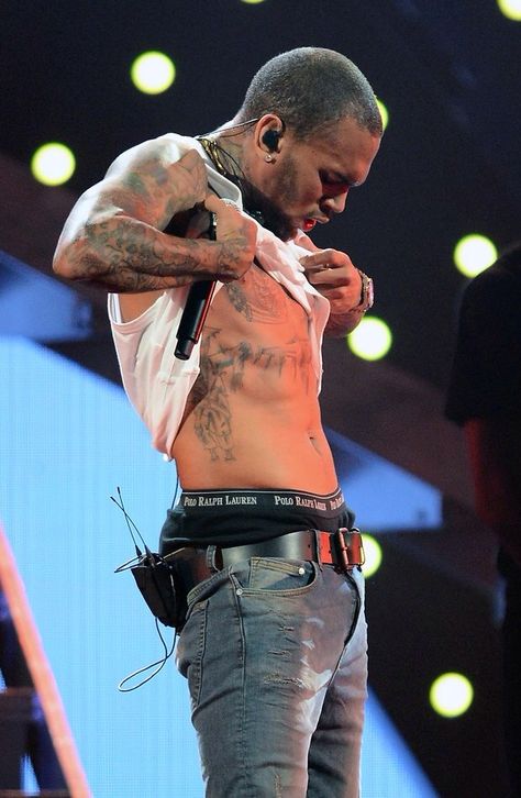 Chris brown showing his... umm whatever you can guess. Chris Brown Shirtless, Chris Brown Photoshoot, Chris Brown And Rihanna, Chris Brown Outfits, Chris Brown Style, Chris Brown Wallpaper, Chris Brown X, Chris Brown Pictures, Breezy Chris Brown