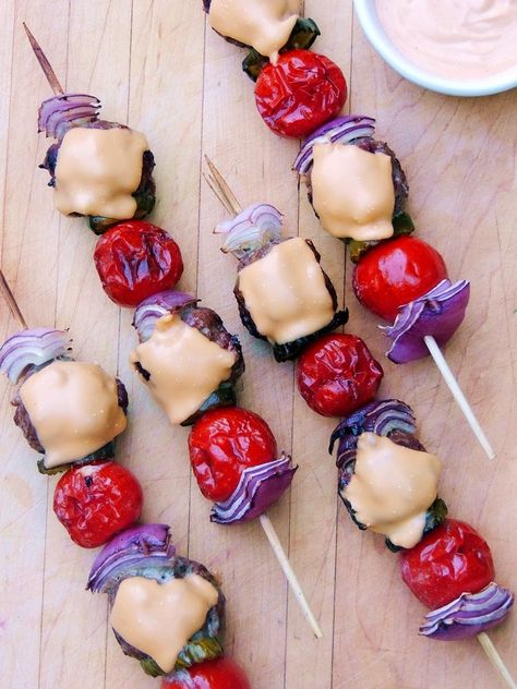 Cheeseburger Kabobs - genius! (could sub veggie burgers) Cheeseburger Kabobs, Kabob Ideas, Grilled Chicken Kabobs, Kebabs On The Grill, Kabob Recipes, Chicken Kabobs, Kebab Recipes, Chicken Spices, Easy Food To Make