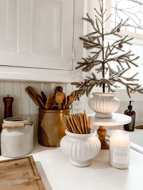 7 Simple Christmas Decor Tips to Get you into the Spirit - Deb and Danelle Country Holiday Decor, Winter Decor Kitchen, Rustic Christmas Kitchen Decor Ideas, Simple Xmas Decorating Ideas, Simple Kitchen Christmas Decor, Simple Christmas Kitchen, Mini Christmas Trees On Kitchen Counter, Christmas Mixing Bowl Decor, Rustic Simple Christmas Decor