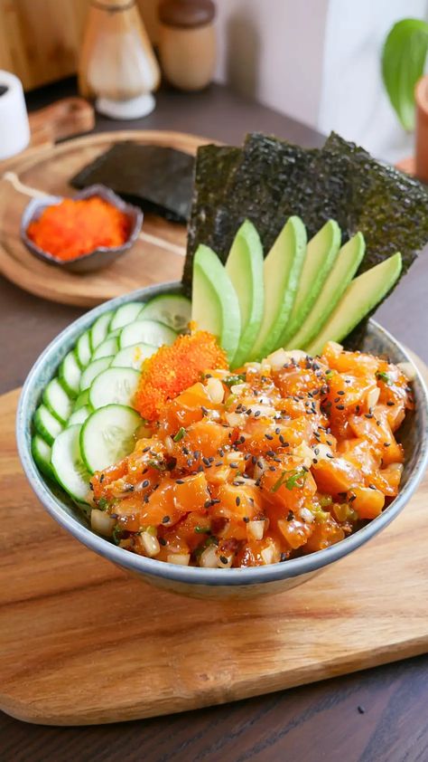 Salmon Poke Recipe, Hawaiian Salmon, Hawaiian Poke Bowl, Hawaiian Poke, Poke Recipe, Salmon Poke, Island Food, Hawaiian Food, Healthy Recipies