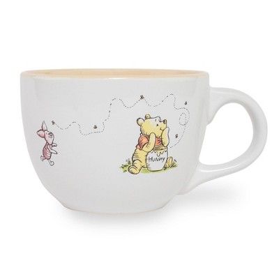 Enjoy your favorite soup and beverage in style with this fun Disney Winnie the Pooh mug! Fun and functional, this mug is great for using around the house, at the office, parties, and more! Officially licensed. Produced by Silver Buffalo, a trendsetting housewares and home decor company based in the heart of New York City. A Toynk exclusive! Winnie The Pooh Decor, Winnie The Pooh Mug, Star Wars Mugs, Pooh And Piglet, Tassen Design, Soup Mugs, Disney Collectables, Pooh Bear, Disney Merchandise