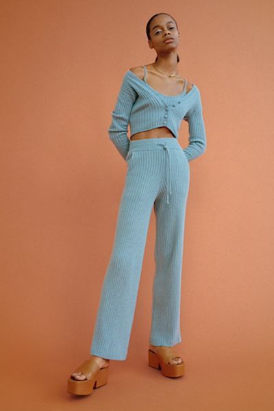 These are the things that are in my cart for fall 2020 from Zara. Spring Loungewear, Knit Loungewear Set, Knitted Loungewear, Rib Knit Cardigan, Fashion Trends Winter, Loose Fit Jeans, Loungewear Set, Ribbed Knit Sweater, Knit Pants