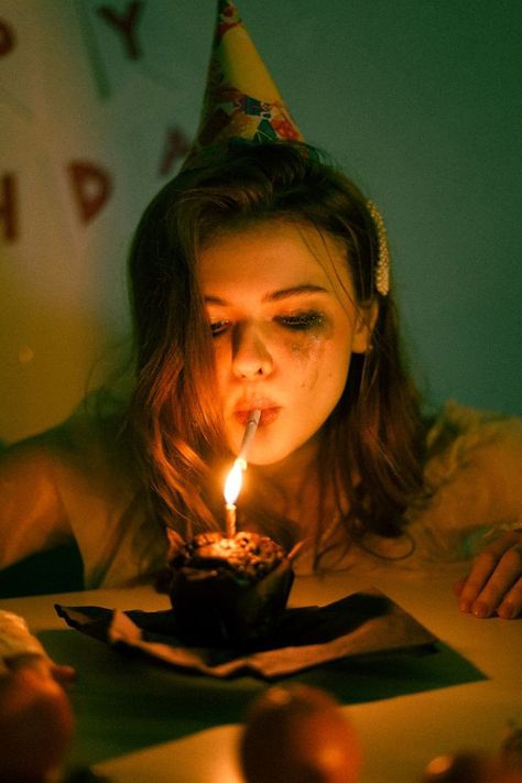 Birthday Party Shoot Ideas, Creepy Birthday Aesthetic, Pity Party Photoshoot Ideas, Pity Party Birthday Photoshoot, Photoshoot With Cake Ideas, Poses With Cake Birthday, Vintage Birthday Shoot, Birthday Pic Aesthetic, Birthday Candle Photoshoot