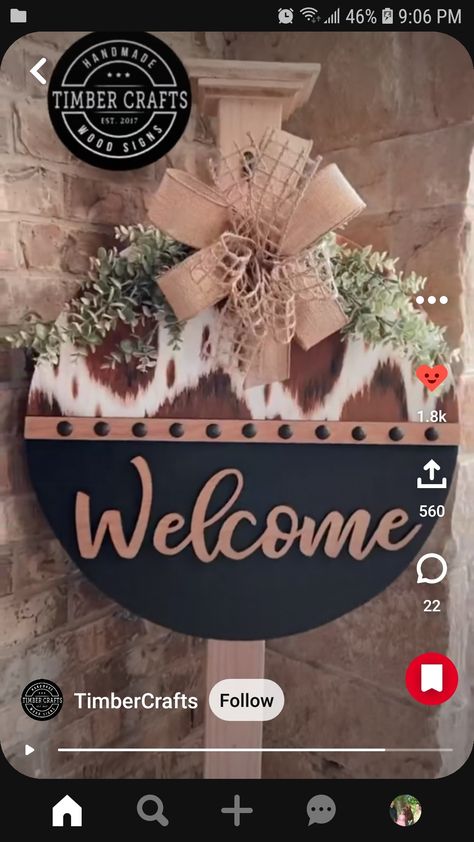 Farmhouse Style Wreath, Door Hangers Diy, Cricut Explore Projects, Door Signs Diy, Wooden Door Signs, Diy Abstract Canvas Art, Round Wood Sign, Shabby Chic Crafts, Diy Wood Projects Furniture