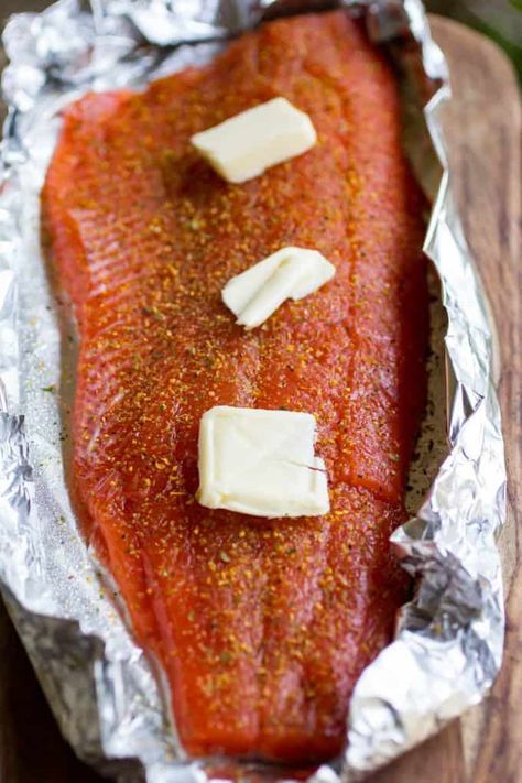 Grill Fish Recipes, Bbq Seafood Recipes, Traeger Salmon, Traeger Smoked Salmon, Pellet Smoker Recipes, Grill Fish, Traeger Grill Recipes, Grilled Fish Recipes, Bbq Salmon