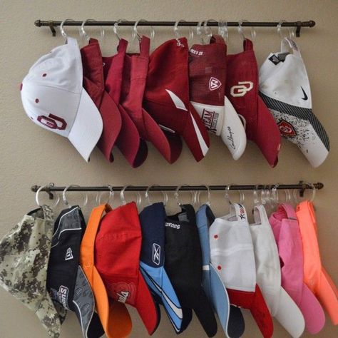 DIY Hanging Hat Racks....so clever! These are awesome Home Organization Ideas! Diy Hat Rack, Organiser Son Dressing, Hanging Hats, Hat Organization, Organisation Hacks, Hat Storage, Girl Closet, Hat Rack, Diy Hat