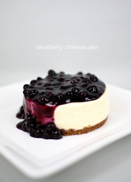 Cake Reels, Cheesecake Photos, Cheesecake Decoration, Cheese Mousse, Chocolate Mousse Cake Recipe, No Bake Blueberry Cheesecake, Mousse Cake Recipe, Christmas Themed Cake, Raspberry Desserts