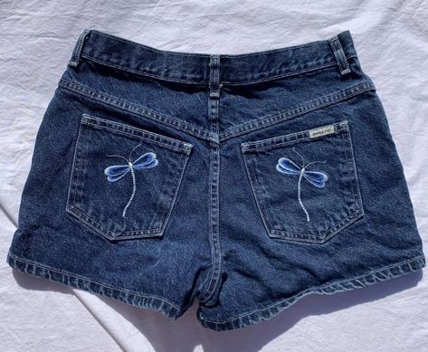 Thrifted Jean Shorts, Summer Shorts Aesthetic, Denim Shorts Aesthetic, Skirt Y2k Outfits, Aesthetic Bottoms, Y2k Outfits Ideas, Dragonfly Embroidery, Cute Bottoms, Shorts Aesthetic