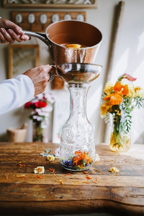 Cordial Recipe, Herbal Academy, Edible Flowers Recipes, Homemade Liquor, Wild Yeast, Herbal Apothecary, Pub Food, Glass Jars With Lids, Flower Food