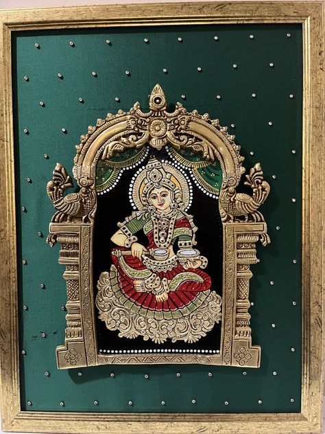 Indian Goddess Painting, Prabhavali Frame, Annapurna Devi, Indian Wall Decor, Indian Traditional Paintings, Ancient Drawings, Fabric Wall Decor, Antique Wall Decor, Boho Art Drawings