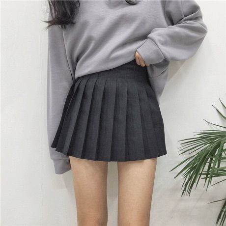 Moda Ulzzang, Retro Summer Outfits, Korean Fashion Ideas, Rok Mini, Korean Fashion Outfits, Shorts Skirt, Black Pleated Skirt, Y2k Aesthetic Outfits, Korean Fashion Trends