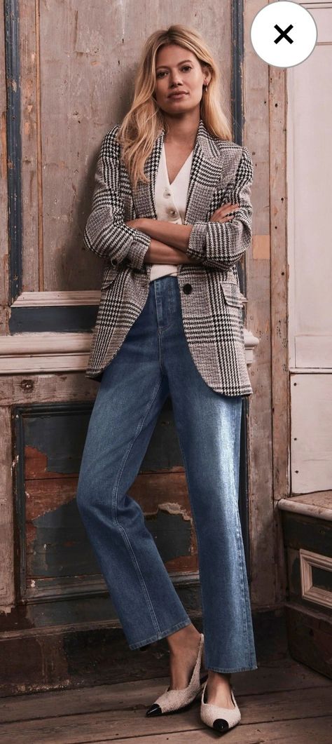 The Sartorialist Women, Cool Fashion Over 50 Outfit Ideas, Blue And White Pants Outfit, Blue Vintage Blazer For Fall, Classic Plaid Blazer For Fall, Winter Plaid Tweed Blazer, Winter Plaid Long Sleeve Blazer, Fall Vintage Tweed Blazer, Long Sleeve Bridal Dresses