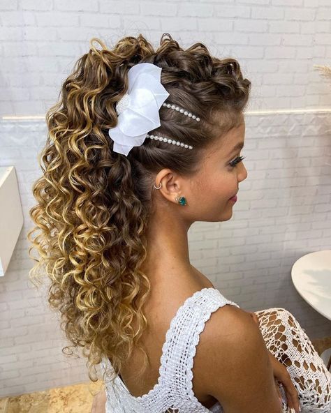 Bangs Layered Hair, Natural Hair Updo Wedding, Curly Bridal Hair, Roller Curls, Rock Your Hair, Wedding Hair Side, Natural Wedding Hairstyles, Side Swept Hairstyles, Chignon Hair