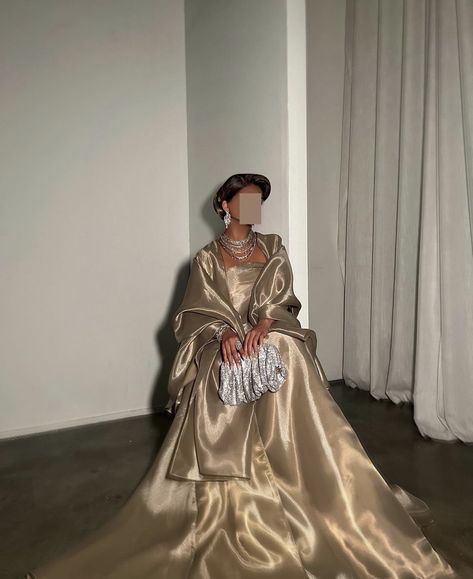 Hijabi Red Carpet, Gold Modest Dress, Arab Wedding Guest Dress, Gold Graduation Dress, Silk Modest Dress, Gold Abaya, Arab Dresses, Samara Dress, Arab Dress