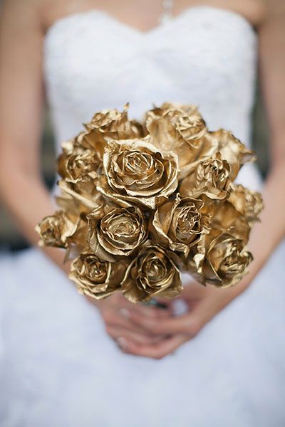 flowers Golden Roses, Gold Bouquet, Gold Wedding Inspiration, Aqua Wedding, Gold Roses, Gold Bridesmaid Dresses, Gold Bridesmaids, Gold Diy, Golden Wedding