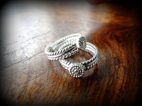 Mettelu Designs Silver, Wedding Pedicure Ideas, Wedding Pedicure, Srilankan Wedding, Wedding Toes, Toe Ring Designs, Pedicure Ideas, Wedding Anniversary Ring, Prong Ring