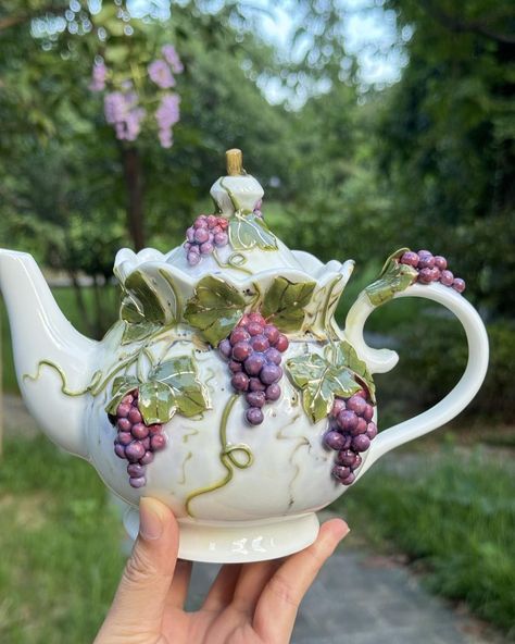 Tea Pots Ceramic, Teapot Aesthetic, Floral Ceramics, Teapot Ideas, Floral Teapot, Clay Teapots, Pottery Inspo, Ceramic Teapot, Pottery Handmade