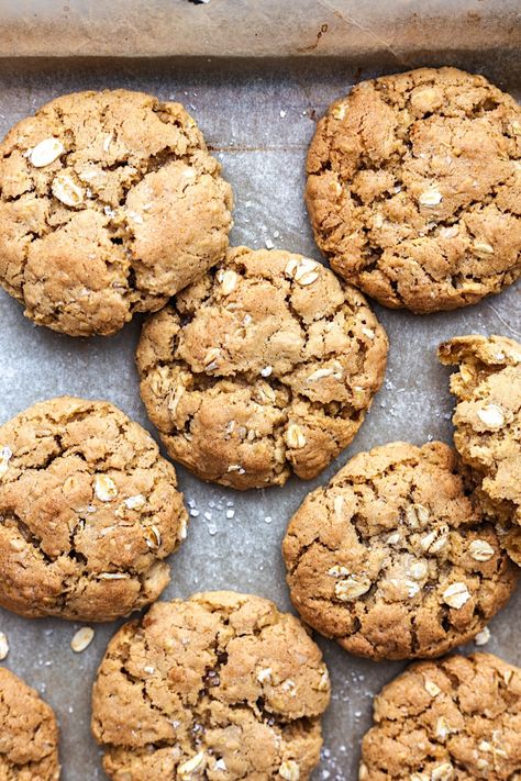 Vegan Oat Cookies - Cupful of Kale Oat Vegan Cookies, Oat Cookies Vegan, Vegan Biscuits Recipe, Vegan Oat Cookies, Vegan Oats, Easy Vegan Baking, Oatmeal Cookies Recipes Easy, Oats Cookies, Healthy Vegan Cookies