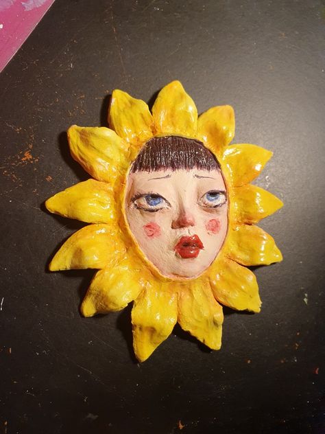 Self Portrait Ceramics, Ceramics Sculpture Ideas, Surrealism Ceramics, Clay Art Ideas Sculpture, Clay Art Ideas Creative, Cool Clay Sculptures, Aesthetic Clay Art, Clay Sunflower, Sunflower Girl