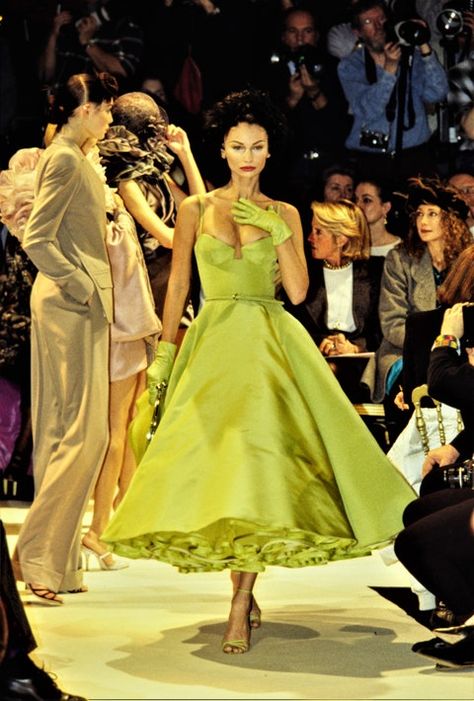 Givenchy Vintage Haute Couture, Spring Couture Dress, Givenchy 1996 Spring Couture, Vintage Couture Dresses, Green Luxury Aesthetic, Green Couture Dress, 90s Haute Couture, Couture Fashion Gowns, Iconic Runway Looks