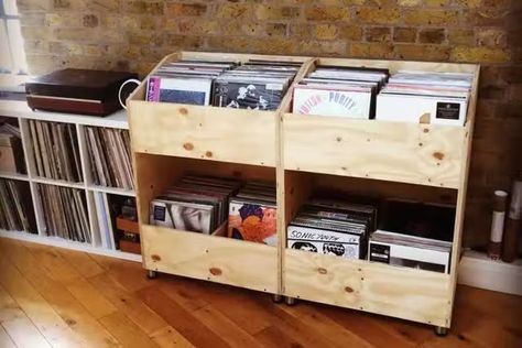 Diy Vinyl Record, Vinyl Record Storage Diy, Vinyl Record Room, Diy Record, Vinyl Record Stand, Pallet Tv Stands, Lp Storage, Record Stand, Vinyl Record Collection