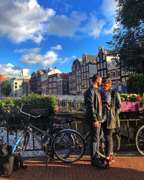 Amsterdam Photo Ideas Couple, Couple Amsterdam Aesthetic, Amsterdam Aesthetic Couple, Couple In Amsterdam, Amsterdam Couple Photos, Couple Amsterdam, Amsterdam Photo Ideas, Amsterdam Photoshoot, Amsterdam Couple