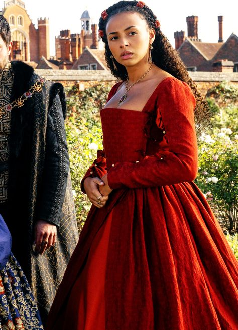 Abbie Hern as Bess in My Lady Jane (TV Series, 2024-). My Lady Jane Costumes, Alyssa Velaryon, Baela Targaryen, My Lady Jane, Period Pieces, Period Piece, Hollywood Costume, Change Is Coming, Lights Camera Action