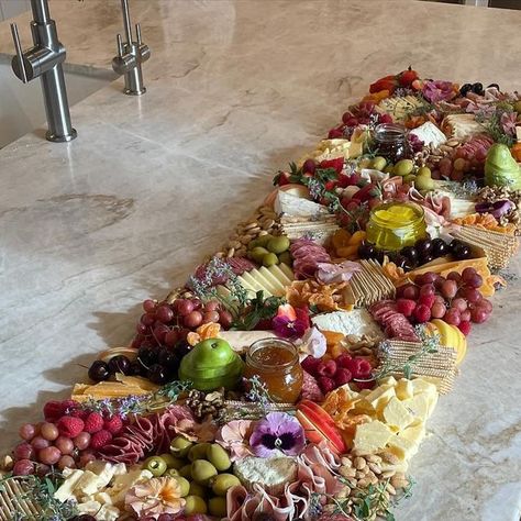 LOVER BOARDS | OC CHARCUTERIE + GRAZING on Instagram: "The appetizer that never disappoints. 🧀💍👰🏻‍♀️ #engagementparty" Charcuterie Board Big, Charcuterie Table Wedding, Big Charcuterie Board, Charcuterie Wedding, Charcuterie Board Wedding, West Coast Wedding, Grazing Table, Thanksgiving Food, Grazing Tables