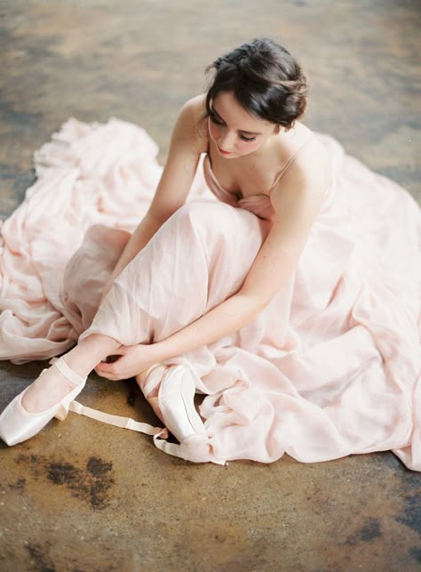 Ballet Editorial — Lindsey Stewart Photography Editorial Blush, Ballet Editorial, Ballet Dancer Photography, Dance Editorial, Ballet Photography Poses, Ballerina Bride, Aesthetic Project, Ballerina Picture, Dance Portraits