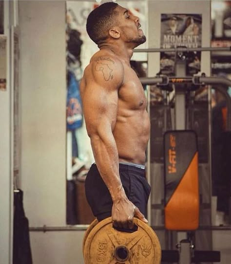 Anthony Joshua Training, Antony Joshua, Boxing Anthony Joshua, Outfit Guys, Boxer Aesthetic, Beast Workout, Boxe Thai, Sixpack Workout, Gym Wallpaper