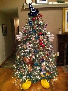 What a wonderful Disney inspired Mickey tree! Disney Christmas Tree Decorations, Natal Do Mickey Mouse, Mickey Mouse Christmas Tree, Mickey Mouse Decorations, Disney Christmas Decorations, Disney Christmas Tree, Disney Christmas Ornaments, Disney Ornaments, Mouse Christmas