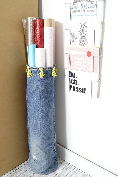 Ynas Design Blog: DIY SAMMELTASCHE | alte Jeans und neue Troddel… Återvinna Jeans, Tas Denim, Denim Crafts Diy, Diy Jeans, Sewing Machine Projects, Blue Jeans Crafts, Pinterest Traffic, Denim Ideas, Recycle Jeans