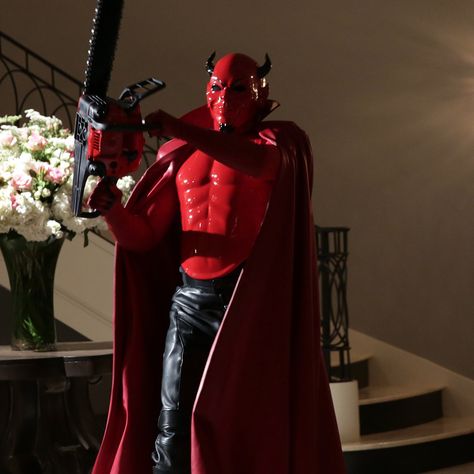 See Who's Under the Red Devil Suit on Scream Queens My Handsome Son in Law Riley Schmidt. Scream Queens Wallpaper Iphone, Scream Queens Aesthetic, Scream Queens Costume, Camp Horror, White Boots Outfit, Chanel Oberlin, Photo Walls, Red Era, Attention Seekers