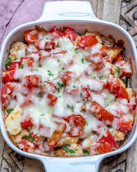 Bruschetta Chicken Casserole, Bruschetta Casserole, Bruschetta Chicken, Delicious Clean Eating, Chicken Eating, Clean Food Crush, Clean Eating Dinner, Food Crush, Delicious Chicken