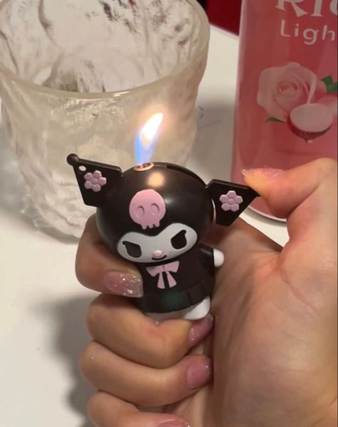 Cute Kuromi, Cool Lighters, Unique Keychains, Wallpaper Ipad, Puff And Pass, Hello Kitty Items, Kawaii Aesthetic, Creative Lighting, Sanrio Characters