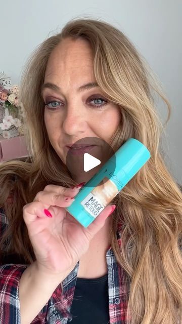 Sharon Harvey on Instagram: "Here's how to cover your greys in seconds! Now look, I've never permanently coloured my hair! Yes I've dabbled with the odd wash in pink but the colour you see me with today is  MY NATURAL BLONDE!! Now, I don't mind these greys that are creeping in at my temples but sometimes I'd like to see what they would look like blonde! The Loreal magic retouch is a game changer! Within seconds it changes my greys and roots to the same colour as my hair! It's not permanent, it washes out and it comes in a variety of colours! 
.
So, whether you are between hairdresser visits or just want to play, this is a must have!! I'm shook!!! Have you tried it yet? 
The @lorealparis magic root retoucher is available here:  https://fave.co/3VfIdrG or on the link in my bio
.
Bye bye grey Magic Root Cover Up Loreal, Loreal Root Touch Up, Root Cover Up, Grey Roots, Natural Blonde, Root Touch Up, Natural Blondes, Have You Tried, See Me