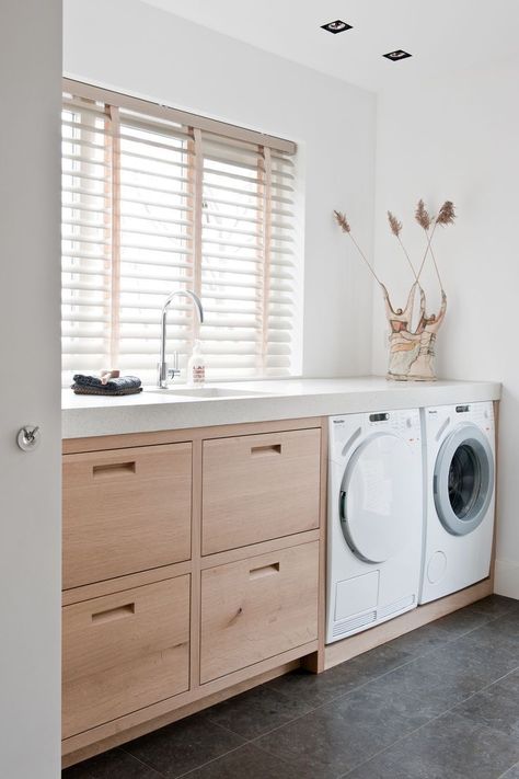 Scandinavian Laundry Room, Room Tiles Design, Laundry Room Tile, Laundry Design, Modern Laundry Rooms, Laundry Ideas, Decor Ikea, Laundry Mudroom, Laundry Room Inspiration