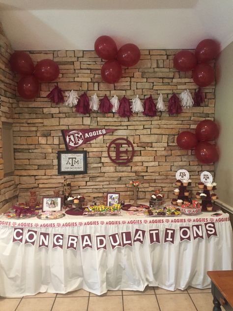 Texas A&M Graduation Party Table #gig'me Aggie Graduation Party, Tamu Graduation, Aggie Ring Dunk, College Signing Day, Graduation Party Table, Trunk Party, Birthday Menu, Graduation Tables, Graduation Party Themes