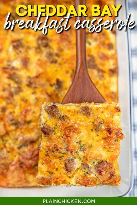 Cheddar Bay Biscuit Breakfast Casserole Recipe - Made with flaky cheddar bay biscuits, savory sausage, melted cheddar cheese, and fluffy eggs, this casserole is perfect for feeding a crowd. Easy to make and incredibly satisfying, it’s sure to become a family favorite. Biscuit Breakfast Casserole, Sausage Crescent, Biscuit Breakfast, Crescent Breakfast, Breakfast Casserole With Biscuits, Hashbrown Breakfast Casserole, Cheddar Bay Biscuits, Sausage Bake, Plain Chicken