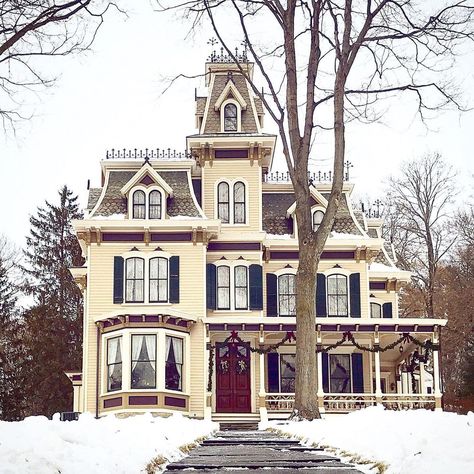 Carpenter House, Victorian Home Exterior, Victorian Homes Exterior, Old Victorian House, Old Victorian Homes, Victorian Style House, Victorian Style Homes, Victorian Mansions, Casas Coloniales