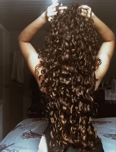 Shiny Curly Hair, Long Natural Curly Hair, Curly Hair Inspo, Mixed Curly Hair, Hair Inspiration Long, Curly Hair Photos, Curly Hair Inspiration, Curly Hair Care, Curly Hair Tips