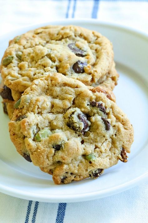 Trail Mix Cookie, Trail Mix Cookies, Clean Eating Tips, Trail Mix, Baking Tips, Healthy Baking, Cookie Recipe, Holiday Treats, Weight Watchers Meals