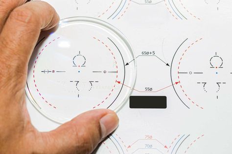 You may be familiar with progressive lenses, as they are quite popular nowadays among adult people. Many middle-aged people use them today, and they are pretty common among older people. These lenses are also known as multifocal lenses or varifocal lenses. However, you probably do not know that it was in 1959 that a young French engineer created the first commercially successful progressive lenses. Multifocal Lenses, Progressive Lenses, Reading Area, Optical Shop, Eyes Problems, Bifocal Lenses, Backyard Makeover, Simple Chic, Old People