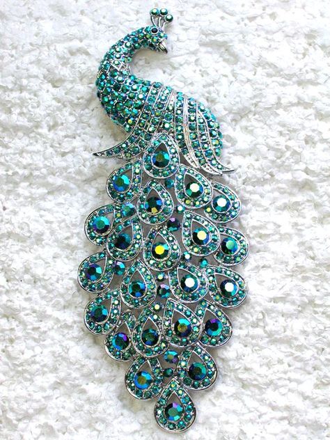 peacock brooch @alfonsoXOXO @agatoniaXOXO @vincenteXOXO @sallyOXOXOXO @ernestoXOXO @primaXOXO @cesarXOXOXO @remyXOXOXO @seanXOXOXOXO @emmaruthXOXO @krisOXOXOXO @michaelOXOXO @JonXOXOXO Bling Bouquet, Peacock Jewelry, Peacock Colors, Peacock Theme, Motifs Perler, Peacock Art, The Peacock, Embroidery Jewelry, Peacock Feathers