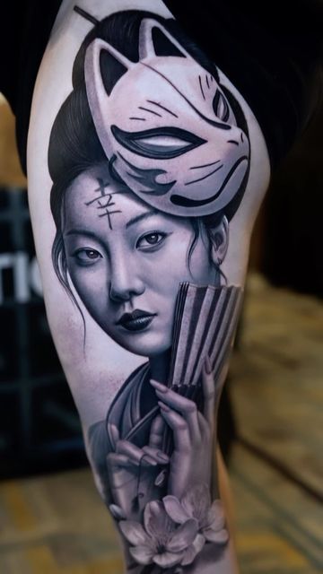 Geisha Tattoo Back, Female Samurai Tattoo, Tattoo Back Piece, Tattoo Studio Design, Japanese Legs, Female Samurai, Geisha Tattoo, Studio Tattoo, Lion Tattoo Design